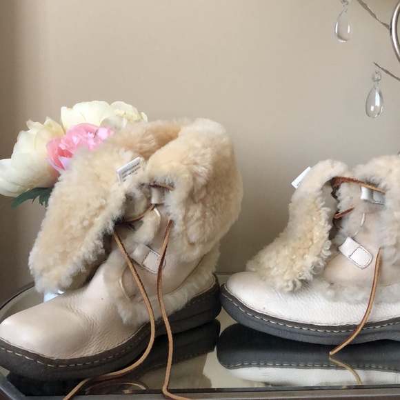 Born Shearling Lined Leather Lace-Up Boots - Picture 3 of 12